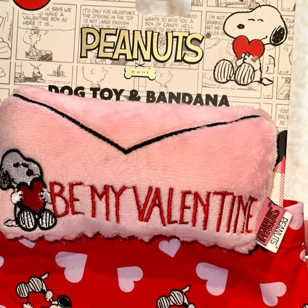NWT Peanuts Valentine's Dog Bandana and Toy. Size S/M
